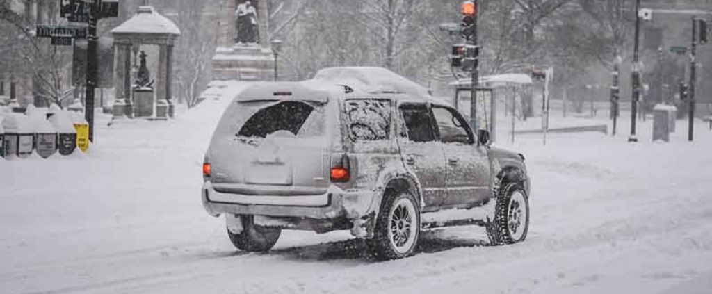 روش مقابله با لغزیدن خودرو هنگام رانندگی در برف و باران